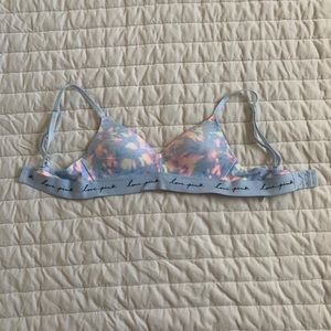 Victoria’s Secret bra no underwire
